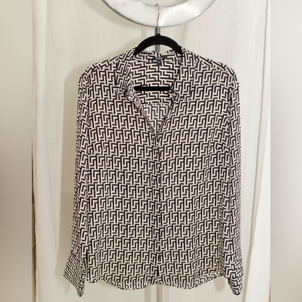 Express Black and White Geometric Button-Down Shirt